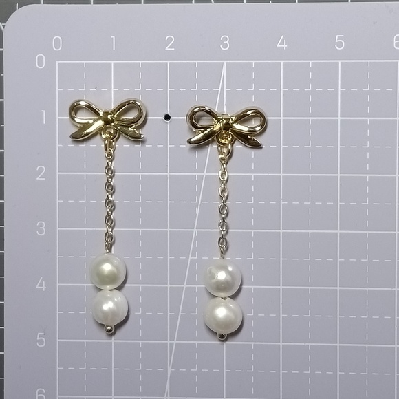 Gold Freshwater Pearl Drop Earrings - Picture 1 of 1